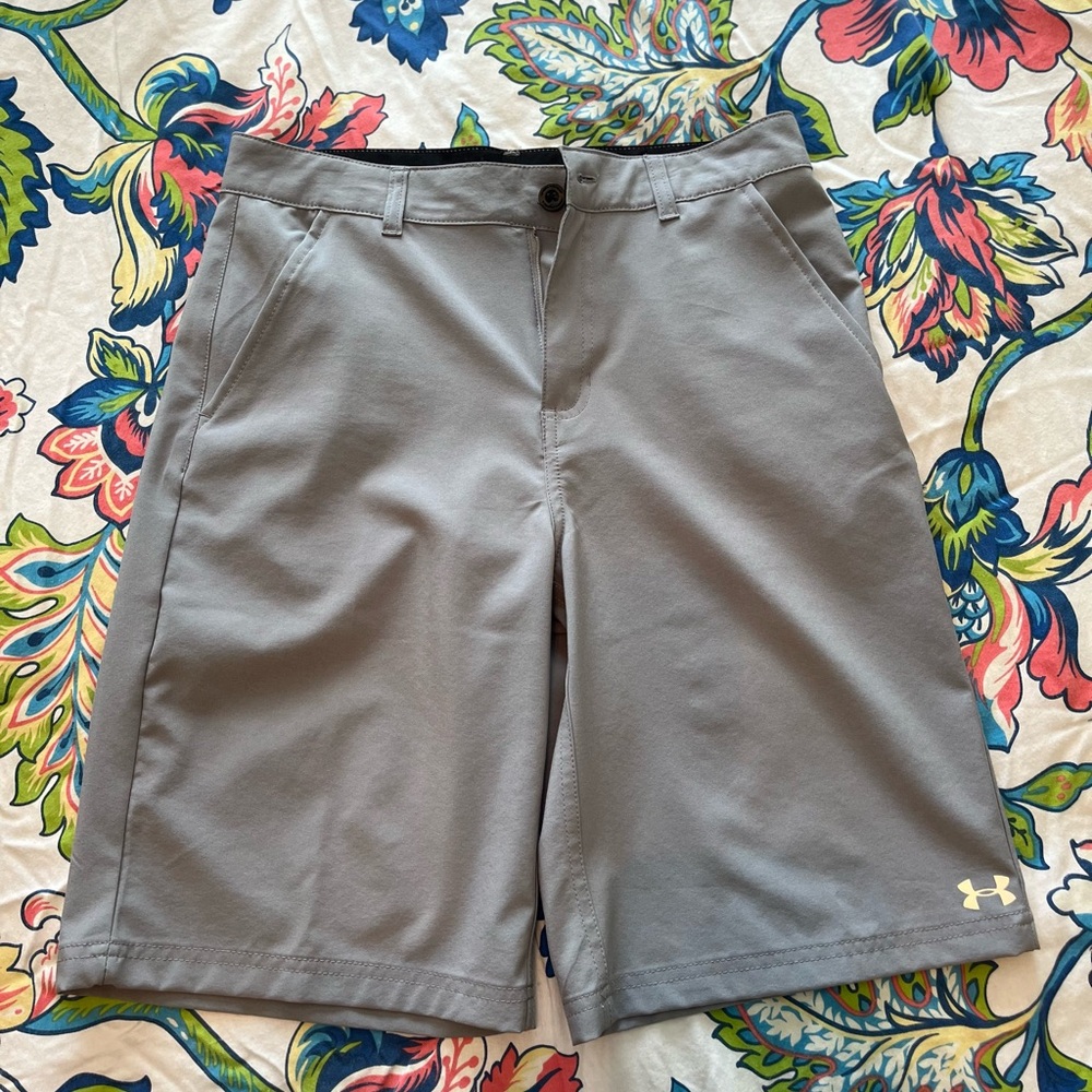 Under Armour shorts boys size 18